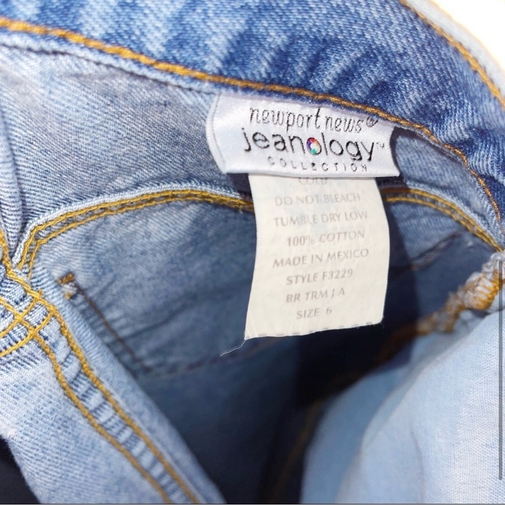 Newport News
VINTAGE MOM JEANS WITH STRIP EMBROIDERED SIDES 6/24" - Picture 7 of 7